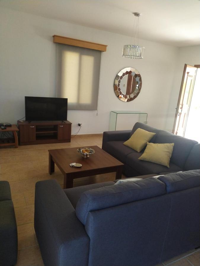 Marilia 1 Villa Polis Luaran gambar